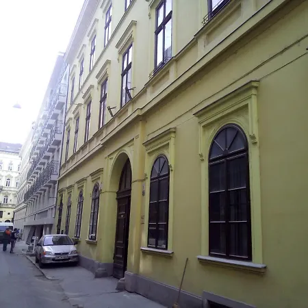 Operahouse Hostal Budapest