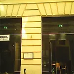 Hostal Operahouse *