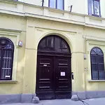 Operahouse Hostal Budapest